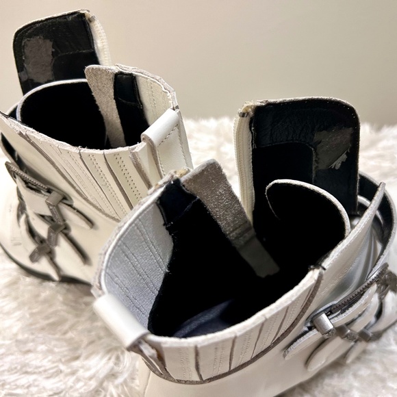 STEVE MADDEN -WHITE  BARK LOW HEEL WESTERN POINTED TOE ANKLE BOOTS - Picture 15 of 16